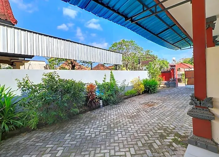 Oyo Life 92838 Kost Ibu Surya