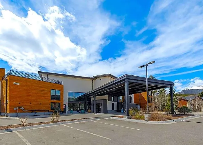 The Block Hotel & Commons