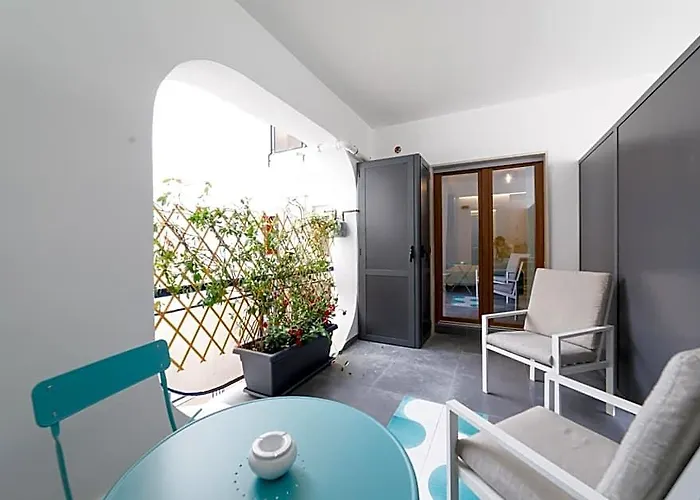 Akyra Suites