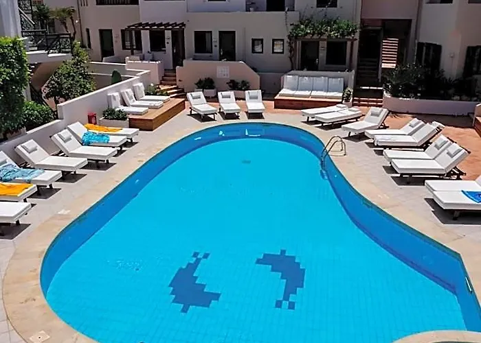 Elmi Beach Hotel&Suites
