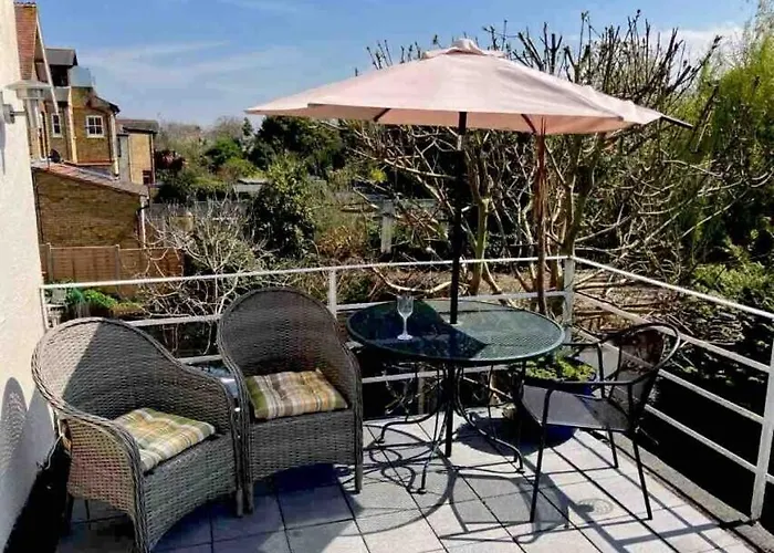 Entire Studio With Private Parking And Balcony