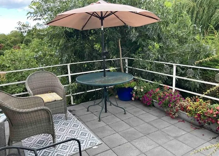 Entire Studio With Private Parking And Balcony