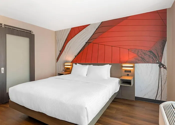 Cambria Hotel & Suites Plymouth