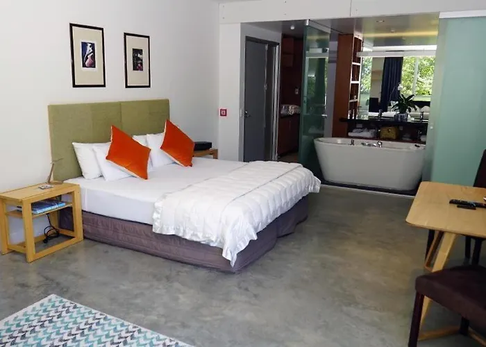 The Arrow Hotel