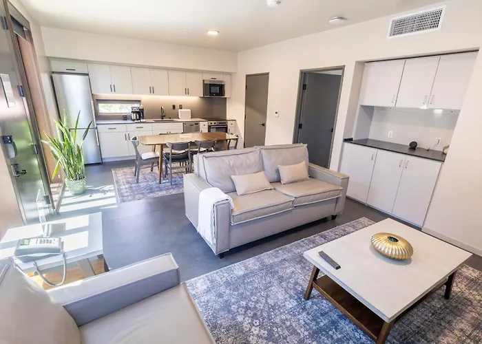 City24 Condo Hotel Little Italy Mission Hills