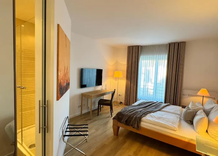 Plaza Rooms & Studios