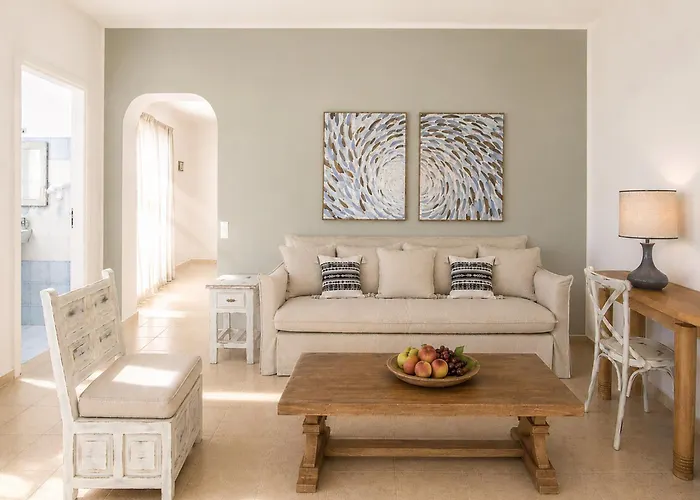 Yakinthos Suites