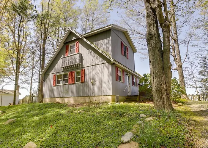 Lake View Cottage With Deck And Beach Access
