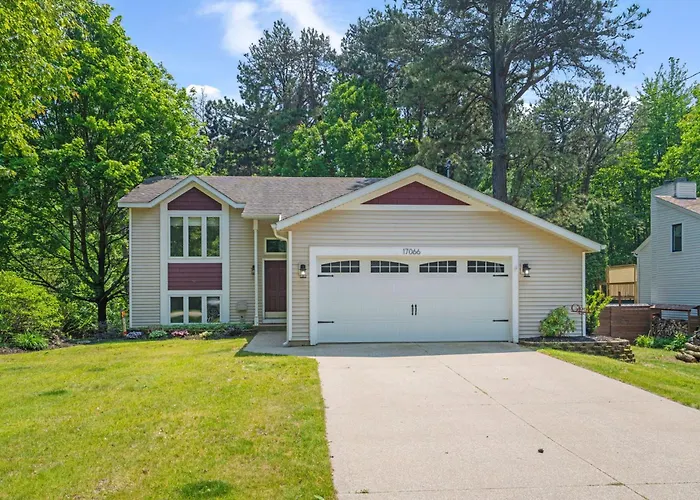 The Holland Hideaway- Family Home - Walk To Beach