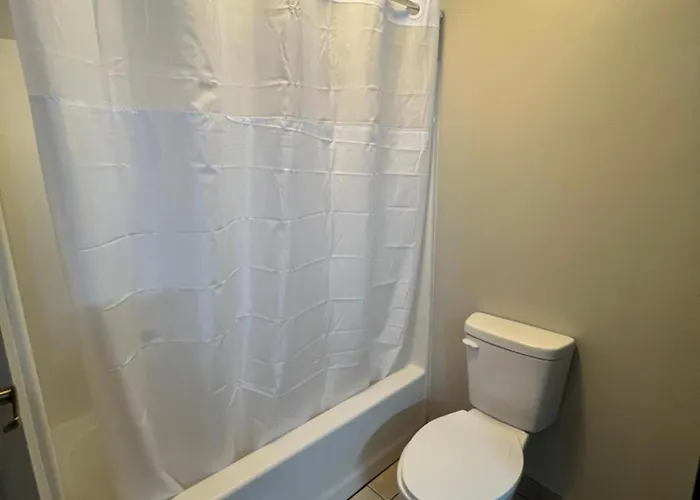 Lakewood Inn & Suites
