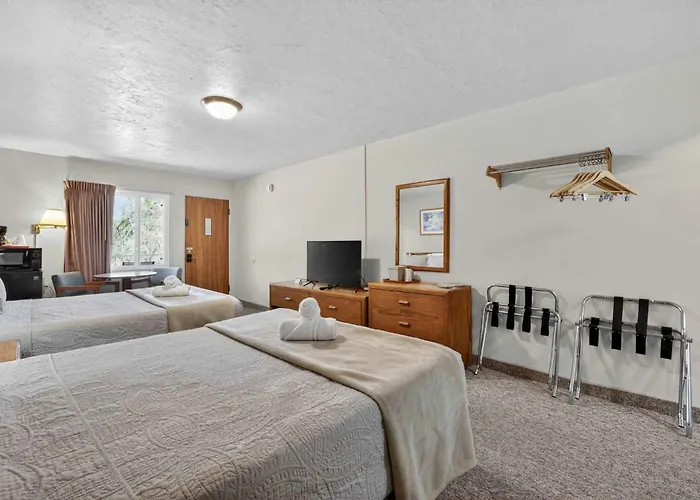 Eagle Motel Suite 114