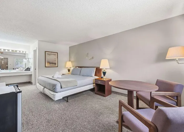 Eagle Motel Suite 226