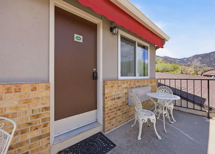 Eagle Motel Suite 226