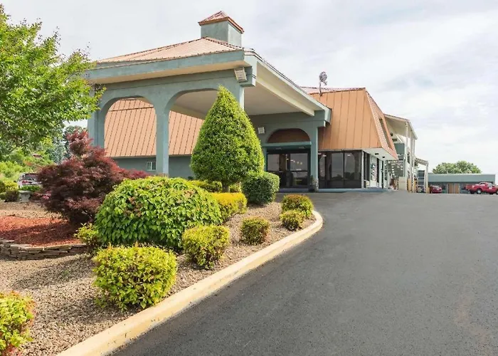 Econo Lodge White Pine Morristown I-81 & I-40 Split