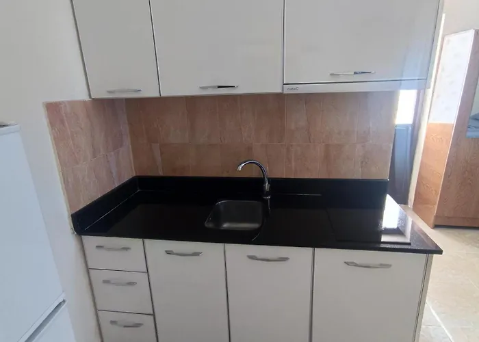ℰ'ℋ Hotel - Velipoje Rruga Nr 7