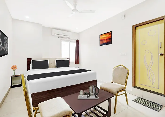 Oyo Collection O Dabagardens Near Rk Beach