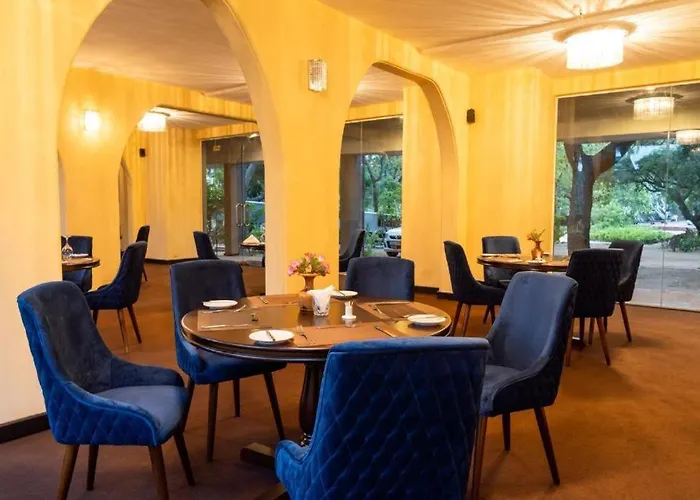Hotel Peacock Beach Hambatota