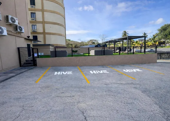 The Hive Boutique Hotel Pool Suite 108
