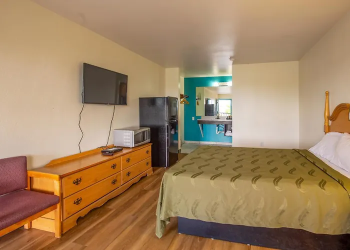 Economy Inn & Suites