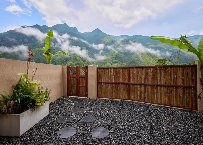 Quzhou Rixi Mountain Middle Homestay