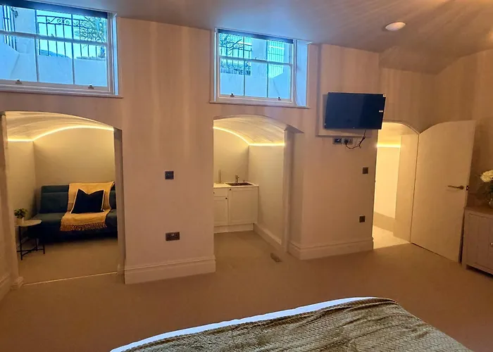 The Royal Harbour Suites - Wellington Crescent
