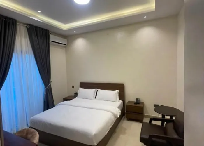 Degrams Hotel And Suites