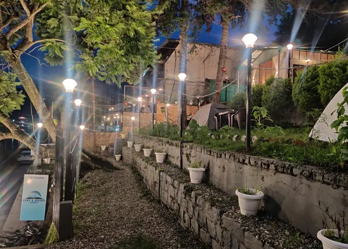 लेक एंड वुड्स
