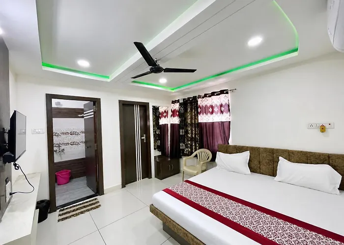 Near Mahakal Temple & Railway Station - Slmr Hotel- Fully Air Conditioned Rooms With Wifi And Parking, , Best Family Hotel In Ujjain