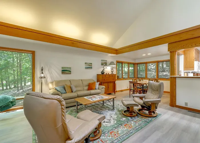 Glen Arbor Home W/ Glen Lake Access & Shared Dock!