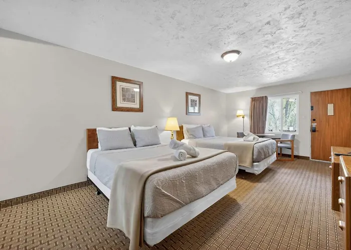 Eagle Motel Suite 121