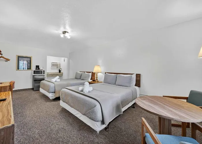 Eagle Motel Suite 108