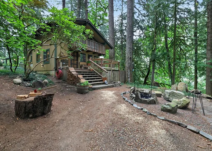 Woodland Home Near The Gorge - Private Deck Home