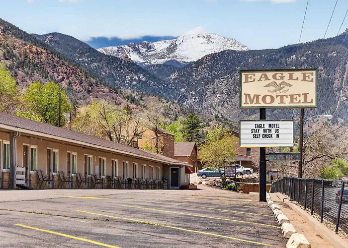 Eagle Motel Suite 225