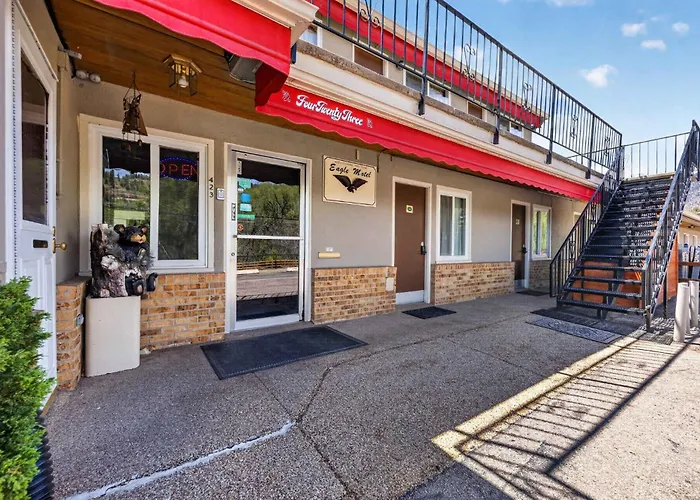 Eagle Motel Suite 115