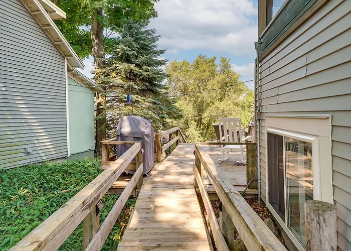 Beneath The Pines, Steps To Shore: Rest & Relax