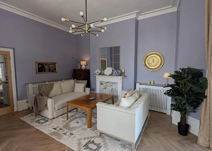 Sea, Sky & Ships - Luxury Seafront Apartment, Ideal For Channel Crossing Swimmers , Sleeps 5