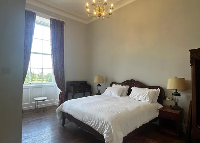 Uppercourt Manor