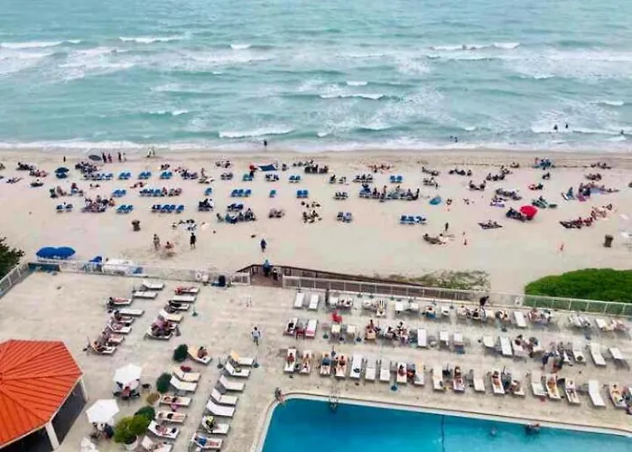 Aventura Beach Club
