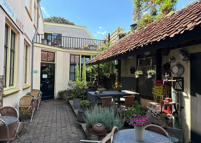 Hotel Hanzestadslogement De Leeuw: Historic Center Retreat with Kitchen Rooms