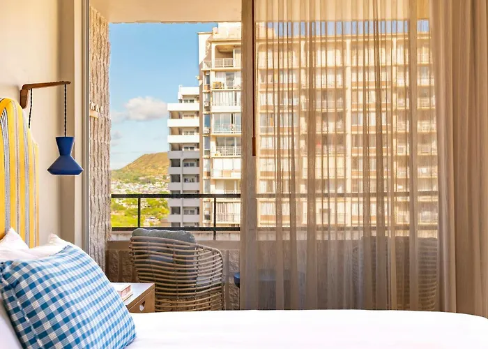 Wayfinder Waikiki - Voted Top 10 Best Hotels In Hawaii!