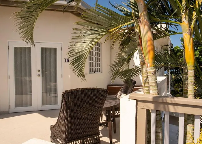 Lazy Parrot Inn