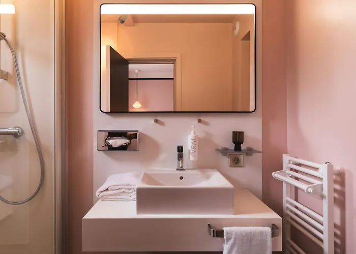 Lhotel - Face Au Chateau - Boutique Hotel Et Seminaires