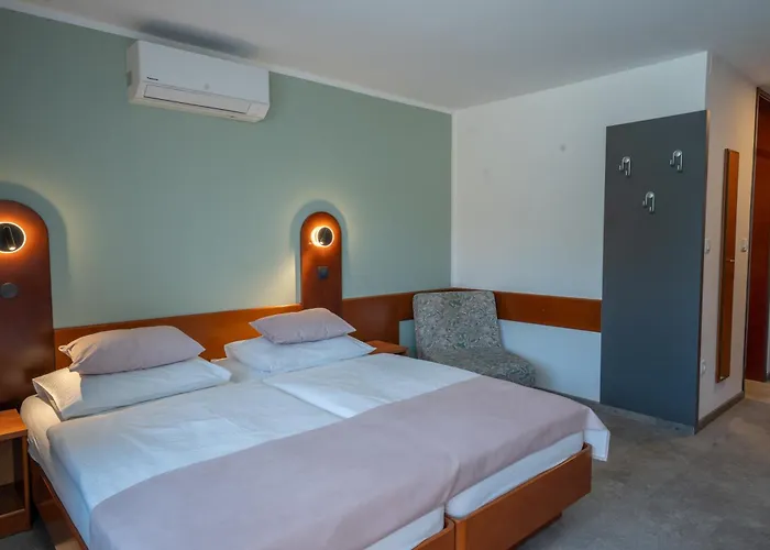Hotel Tripic, Restaurant And Pizzeria
