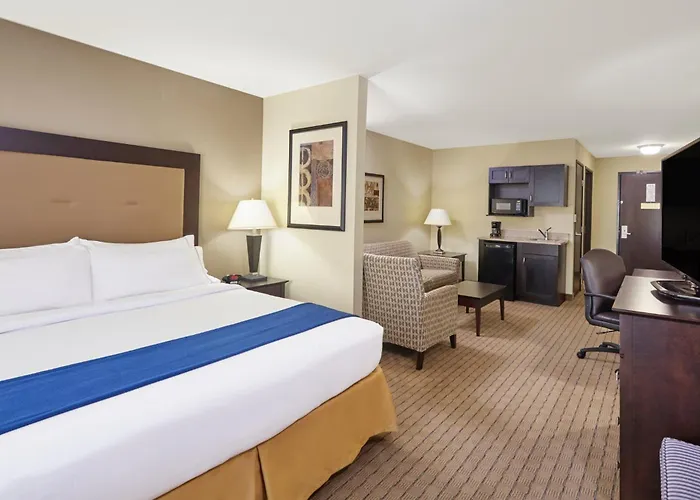 Holiday Inn Express & Suites Madison-Verona By Ihg