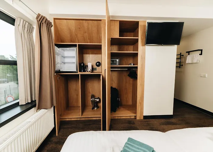 Hotel Blooker