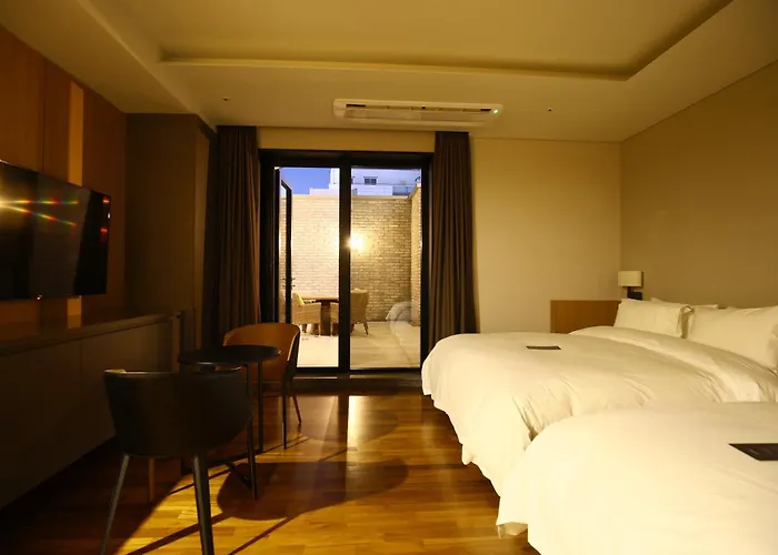 Hotel East9