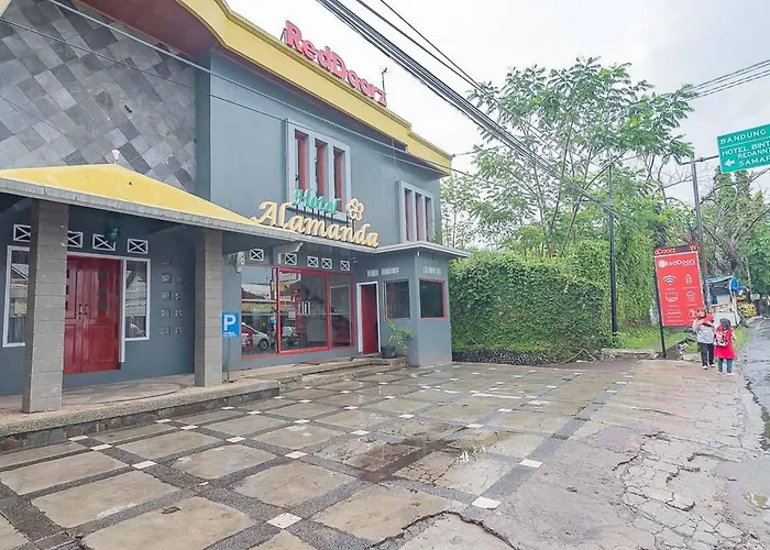 Reddoorz Plus @ Otista Garut