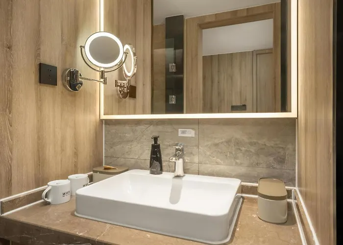 Atour Hotel Weihai City Center