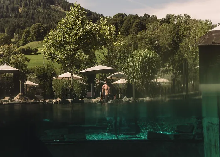 Wellness und Brunch Hotel MorgenZeit beheizter Naturteich Genuss Frühstück bis 13 Uhr Hochkönig Sommercard
