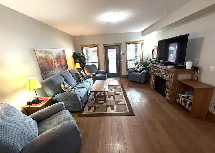 Lakefront Townhouse Family Complex, Popular Wine Country And The Best Golfing